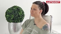 Секс в короткой юбке - горячее порно видео